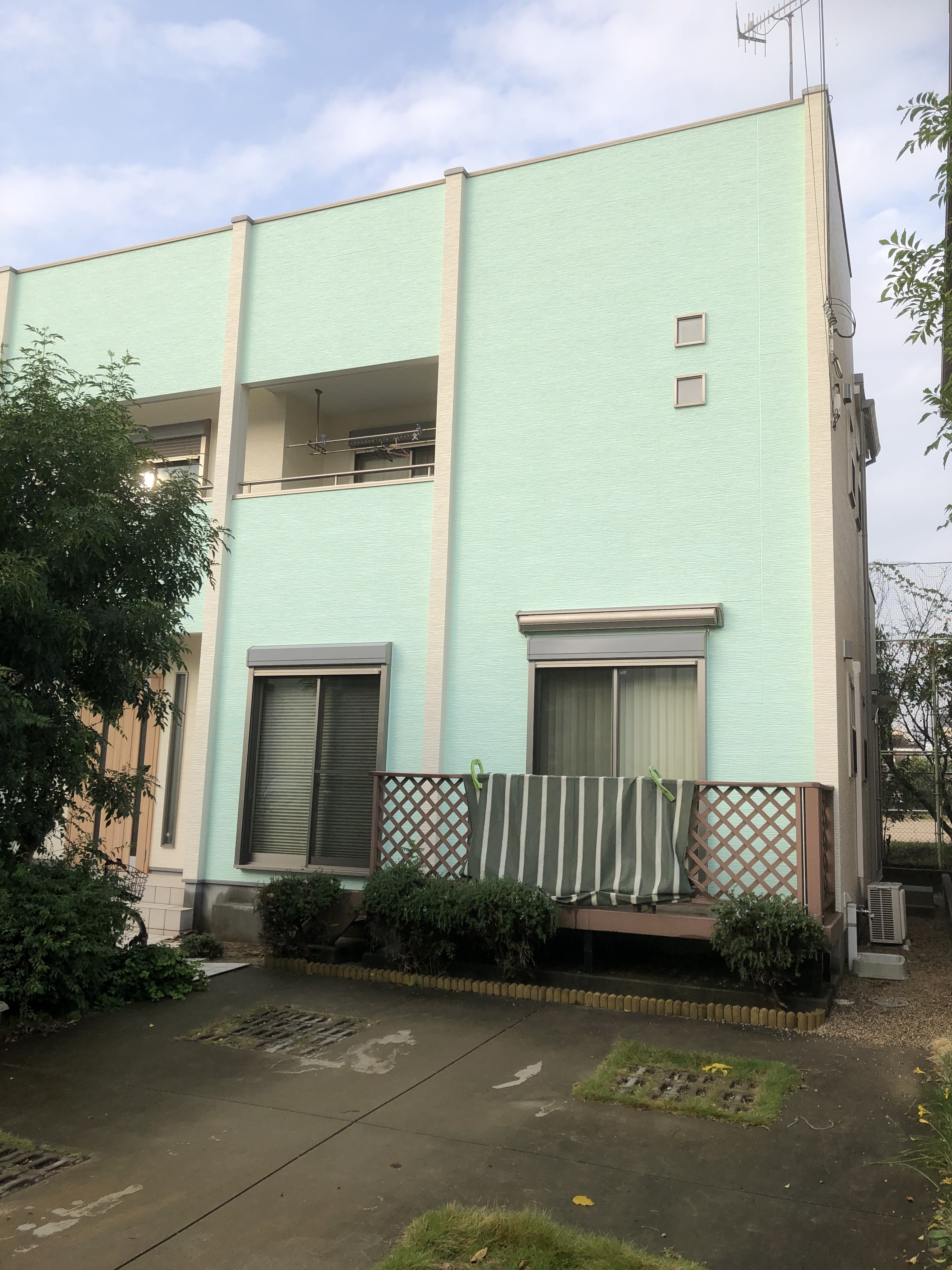 外壁塗装：ガイソーウォールフッ素４FⅡ　屋根：アヴァンセFクール　付帯部：ガイソーウォールフッ素４F　